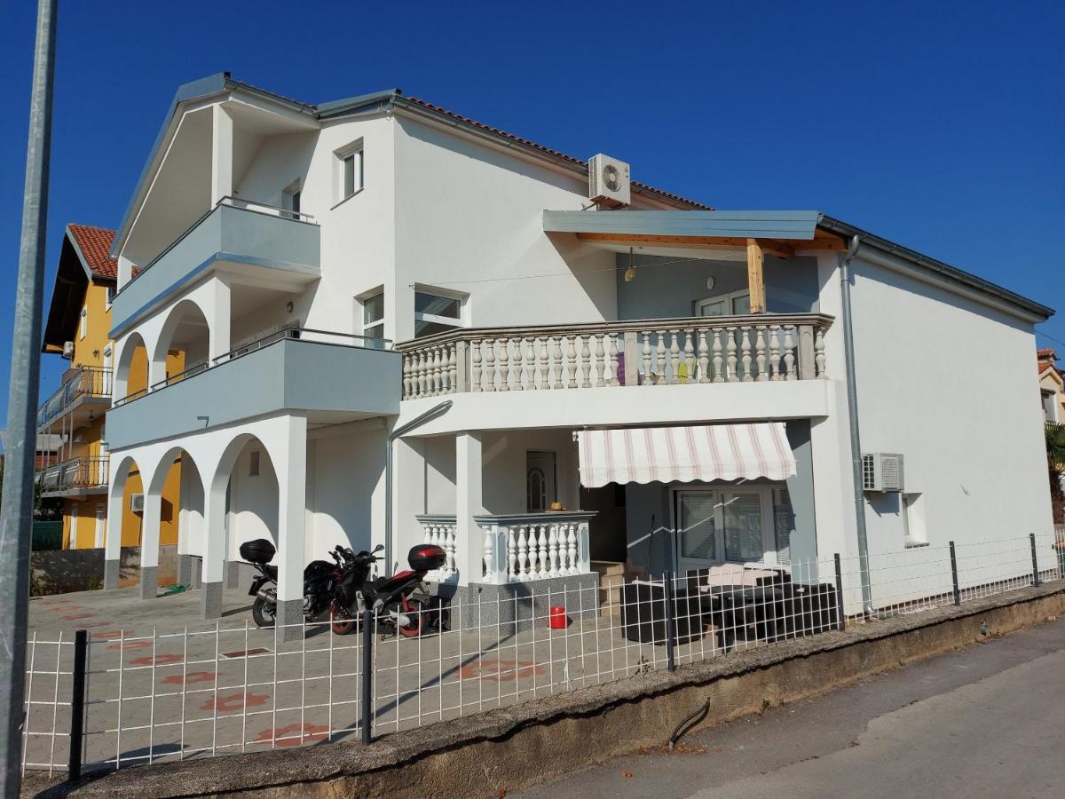 Apartamento Apartman Luka Vodice Exterior foto