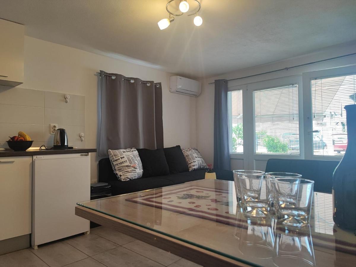 Apartamento Apartman Luka Vodice Exterior foto
