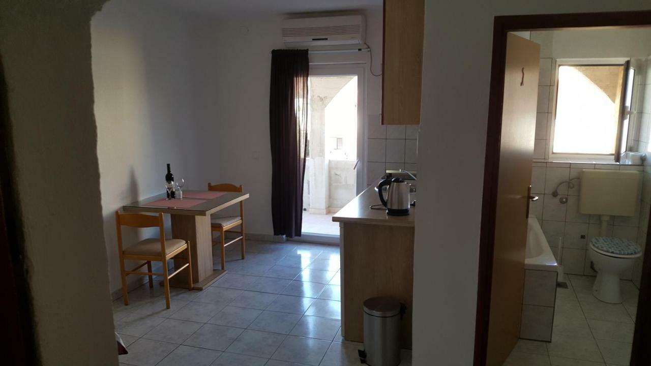 Apartamento Apartman Luka Vodice Exterior foto