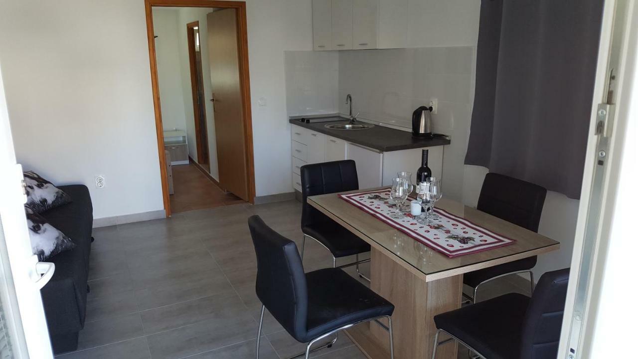 Apartamento Apartman Luka Vodice Exterior foto