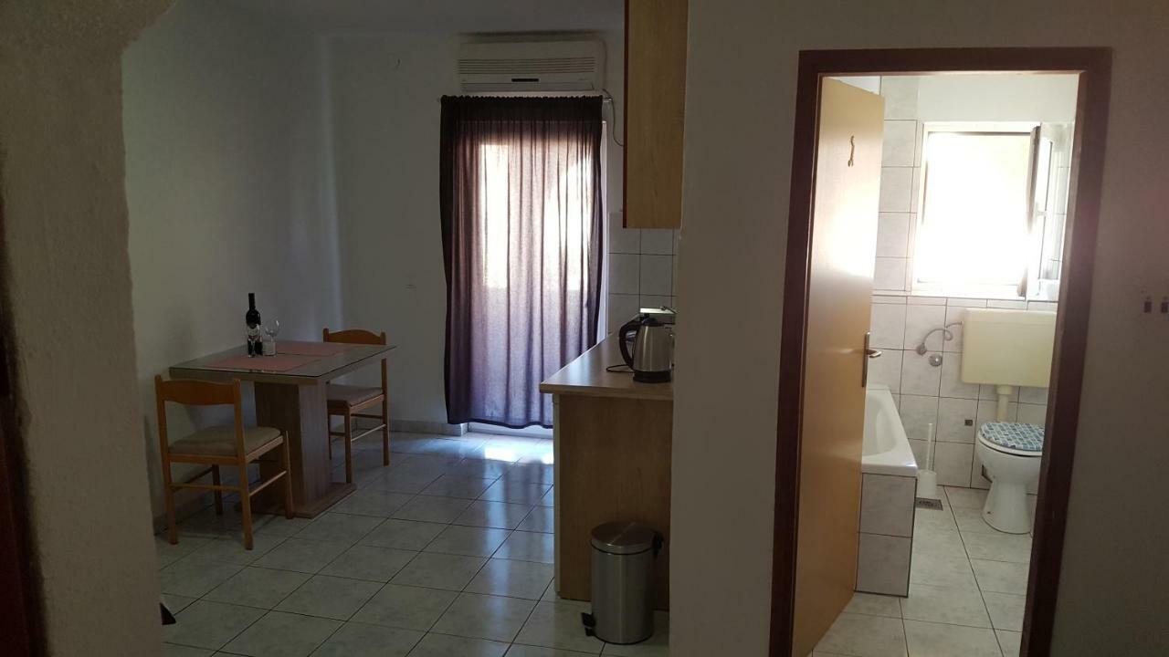 Apartamento Apartman Luka Vodice Exterior foto